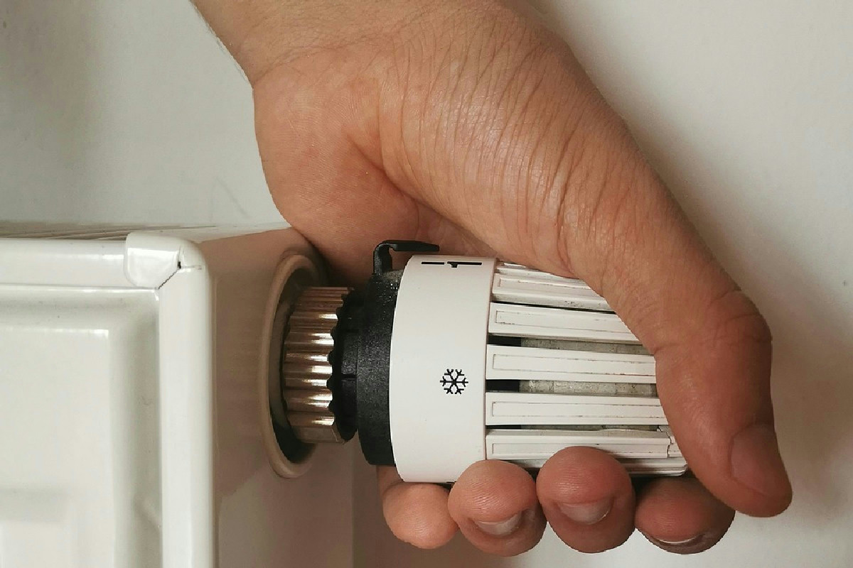 Il calore che sfugge dalla casa appena si spegne il riscaldamento: cosa succede davvero